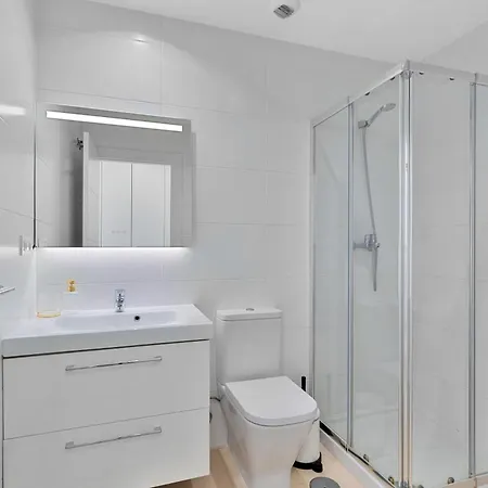 Modern With Rooftop Pool Nueva Andalucia Daire