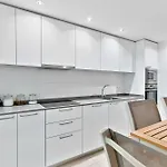 Modern With Rooftop Pool Nueva Andalucia
