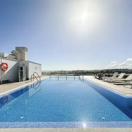 アパート Modern With Rooftop Pool Nueva Andalucia マルベーリャ