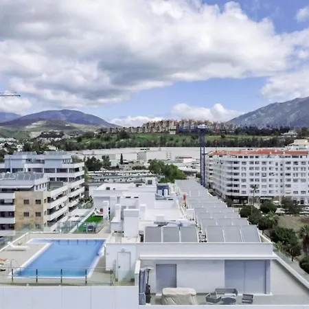 Modern With Rooftop Pool Nueva Andalucia アパート