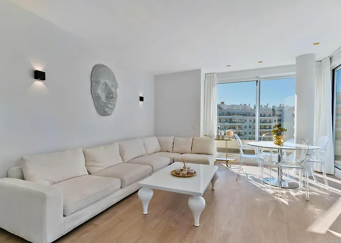 Modern With Rooftop Pool Nueva Andalucia Apartment